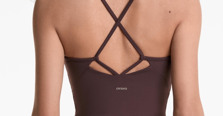 Top com detalhes nas costas